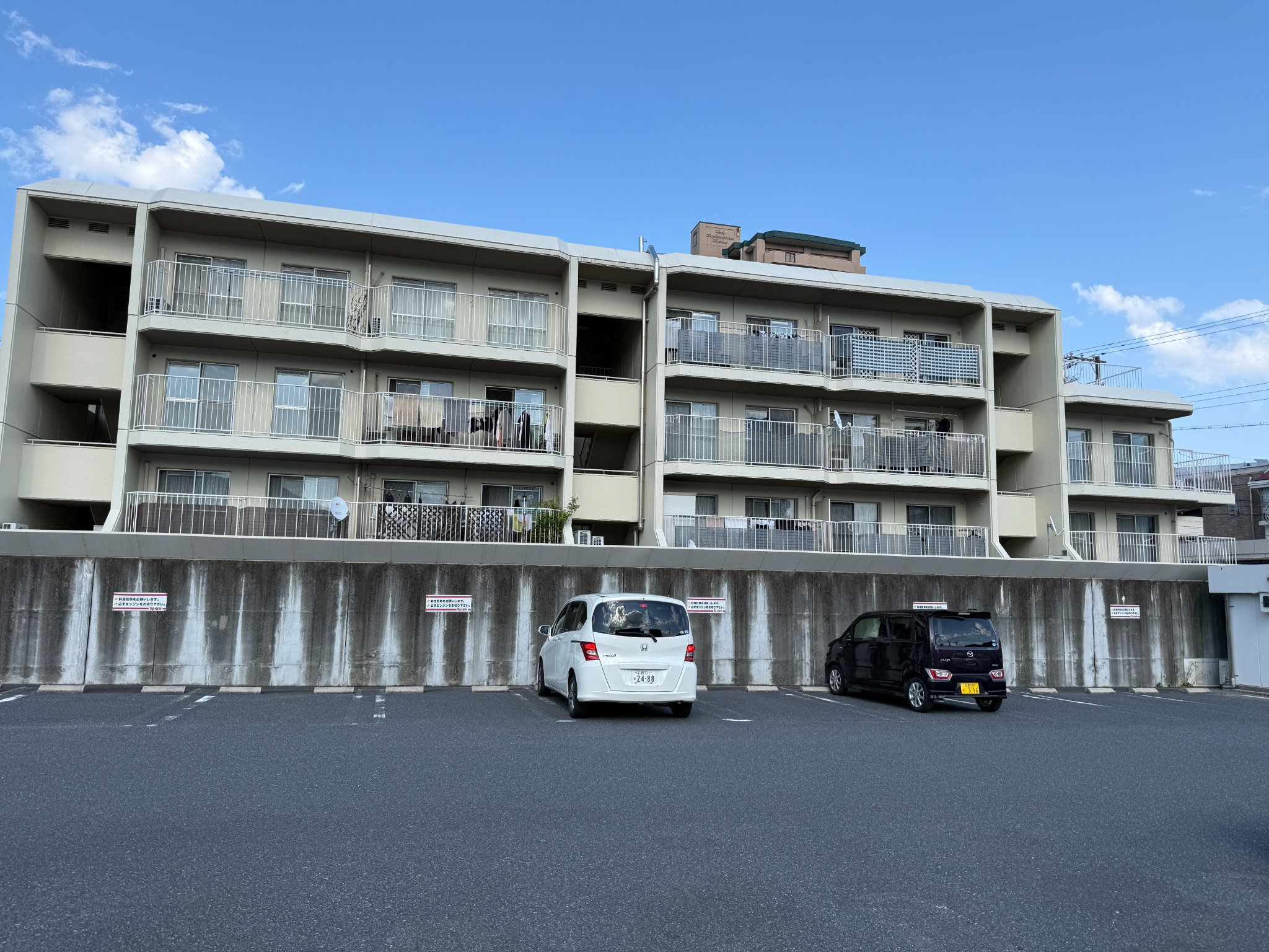 パークハイム庚午のバルコニー側から見た建物外観